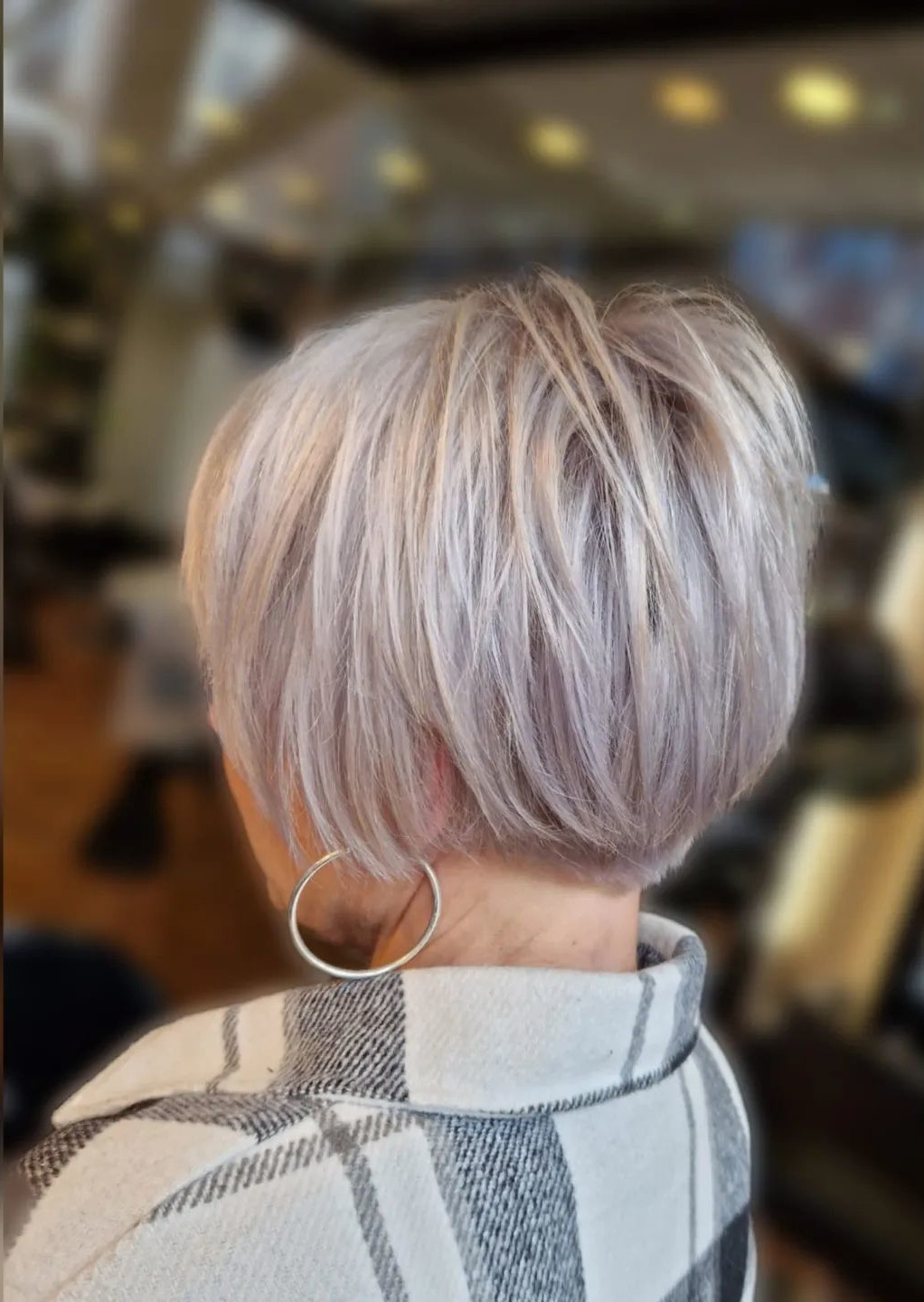 subtle straight stacked bob