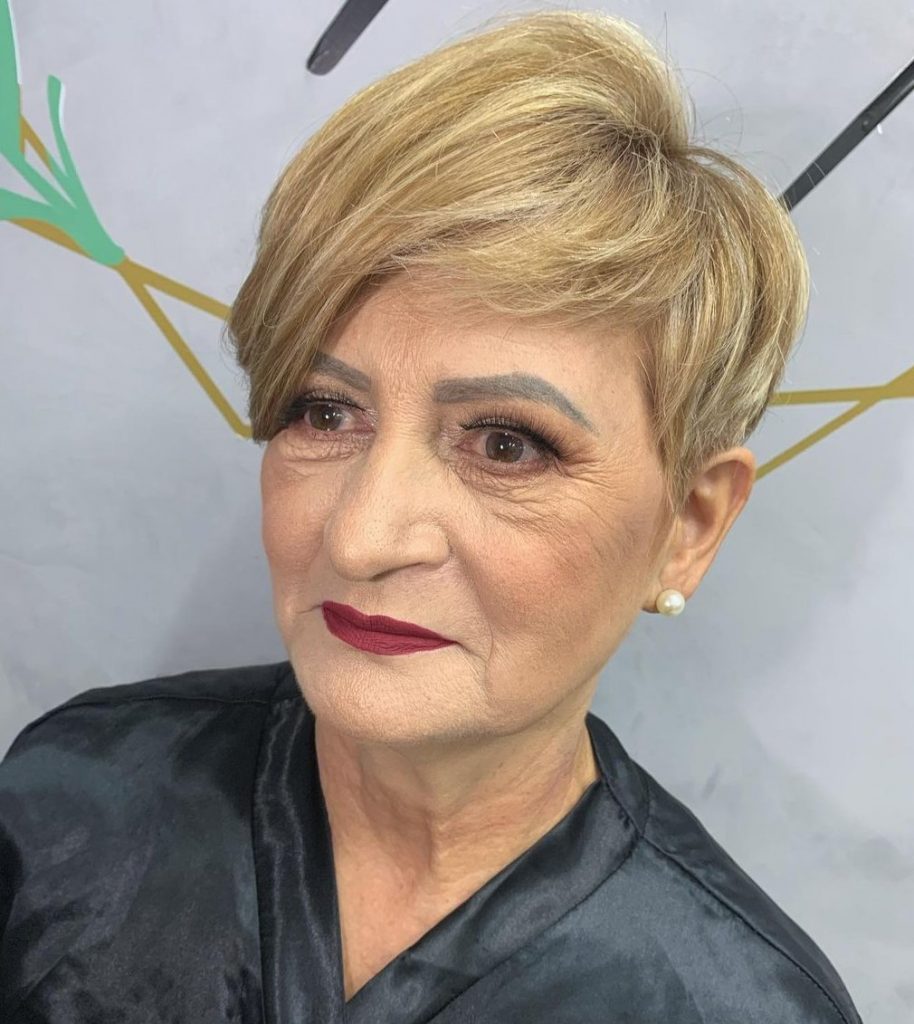 deep-side parting blonde pixie cut for women over 60