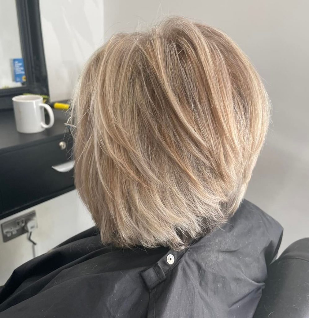 layered stacked bob with highlights