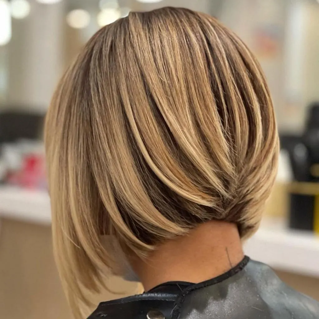 cabelo invertido de comprimento médio