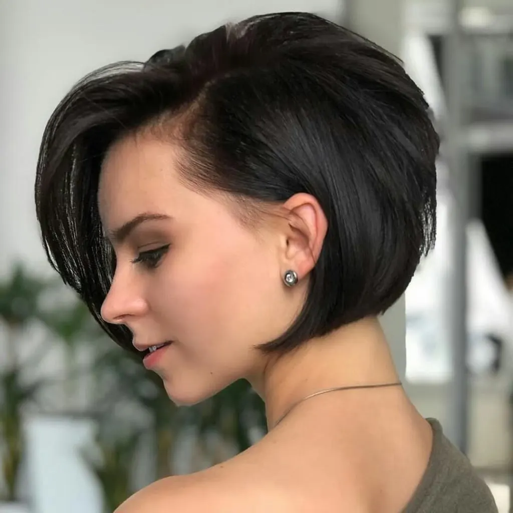 short stacked bob with side bangs