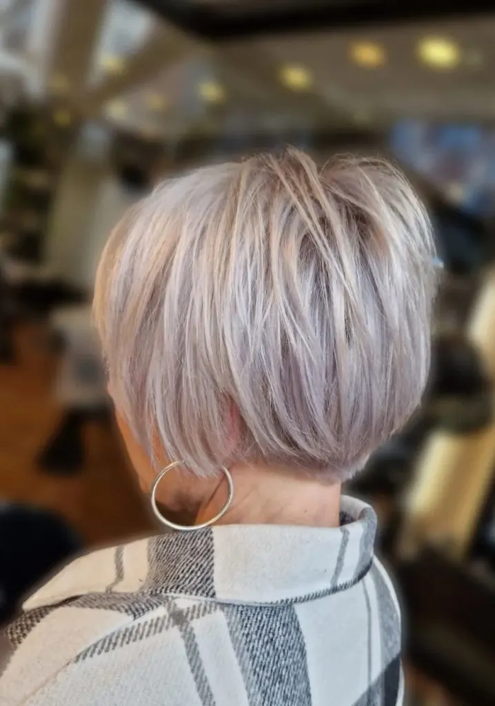 subtle straight stacked bob