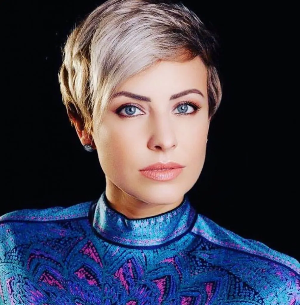 dirty blonde pixie cut