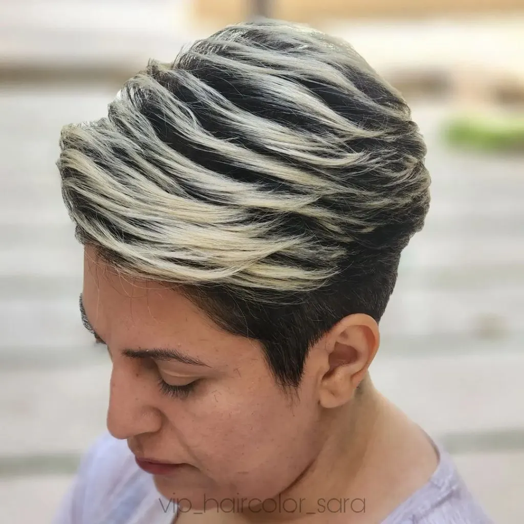 pixie cut for round face with highlights