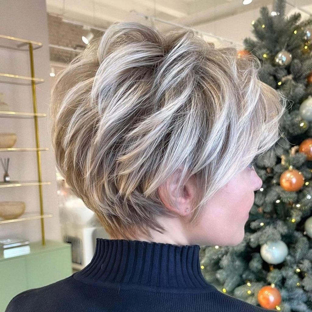 pixie cut for thick hair with blonde highlights