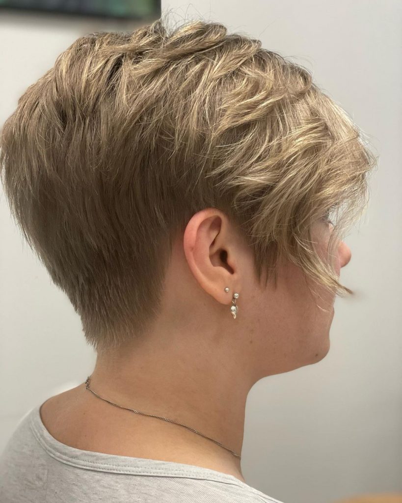 pixie cut for thick hair with wavy bangs