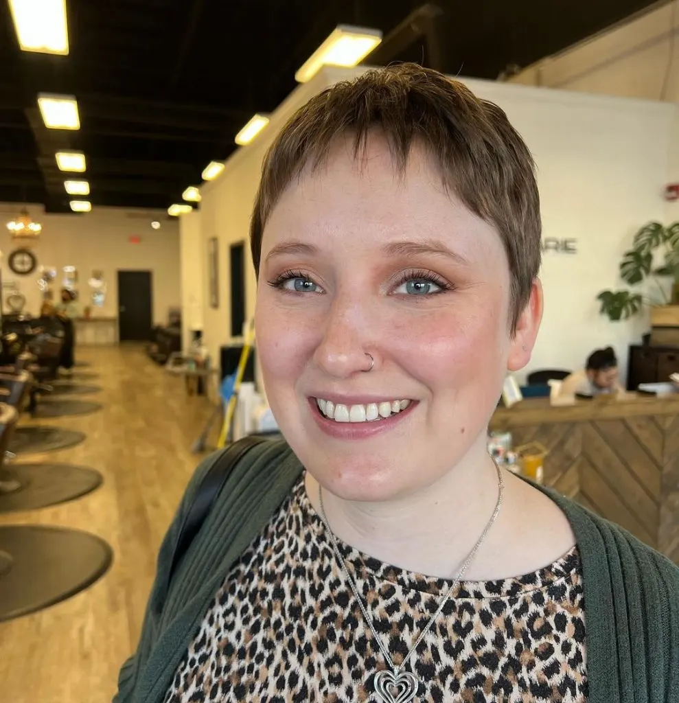 pixie cut for thin hair with short bangs
