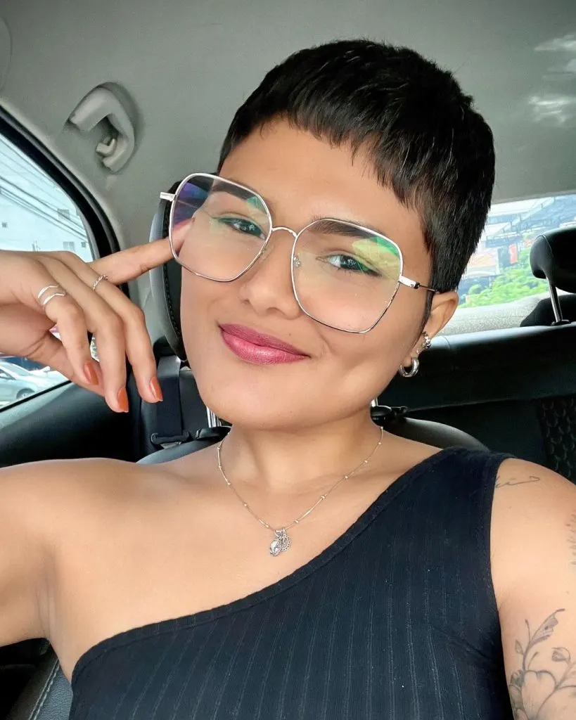pixie cut for thin hair with straight bangs