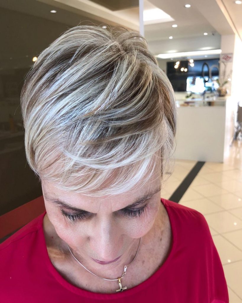 pixie short blonde hair with lowlights