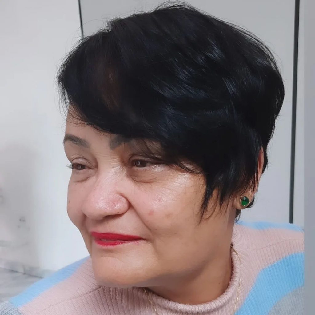 corte pixie para rosto redondo para mulheres com mais de 60 anos