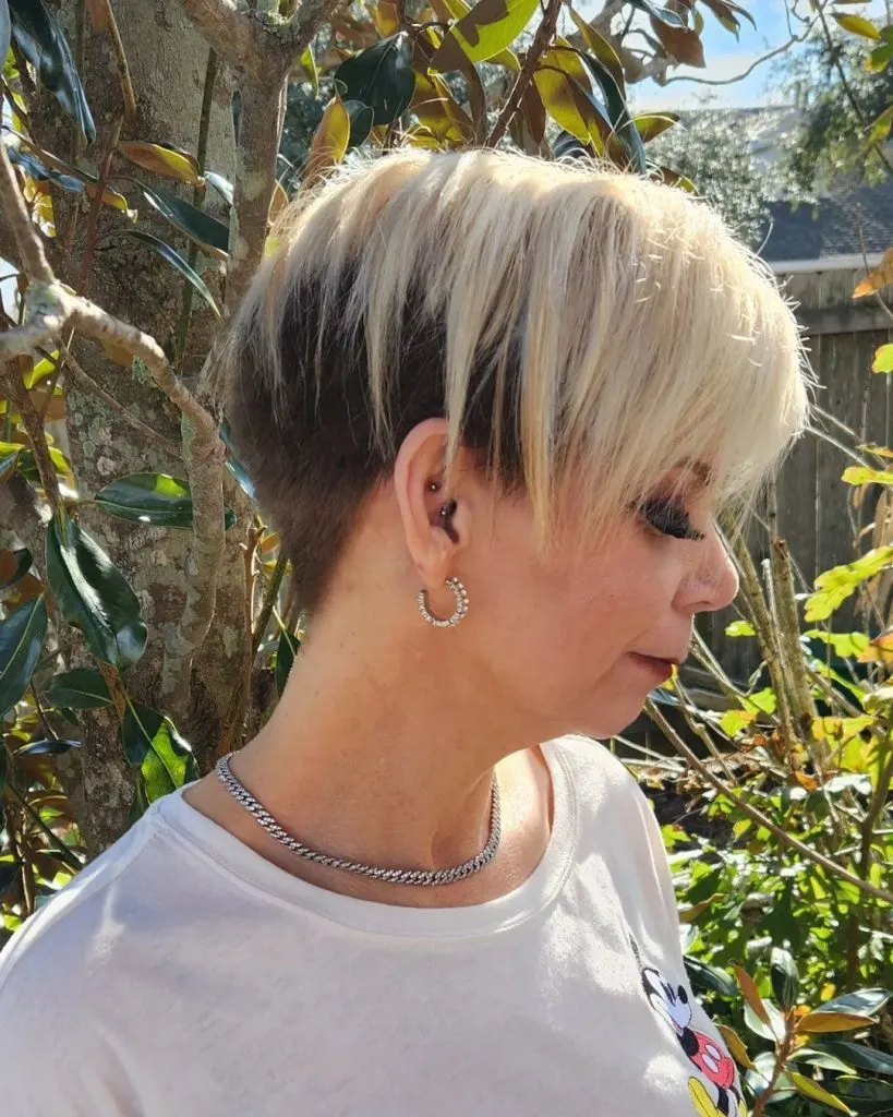 two-toned pixie cut for round face