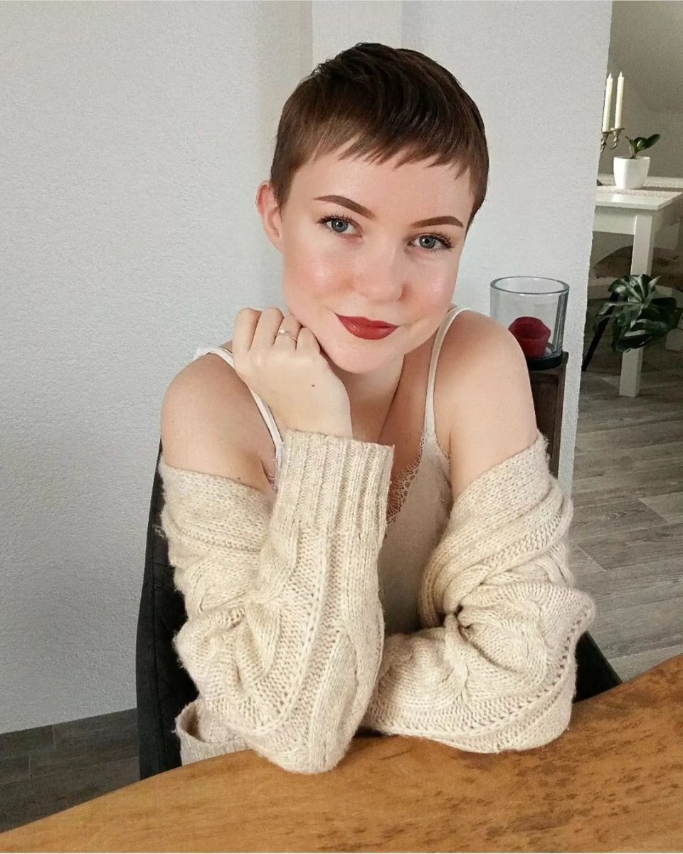  40 Ways To Wear Short Brown Hair In 2025