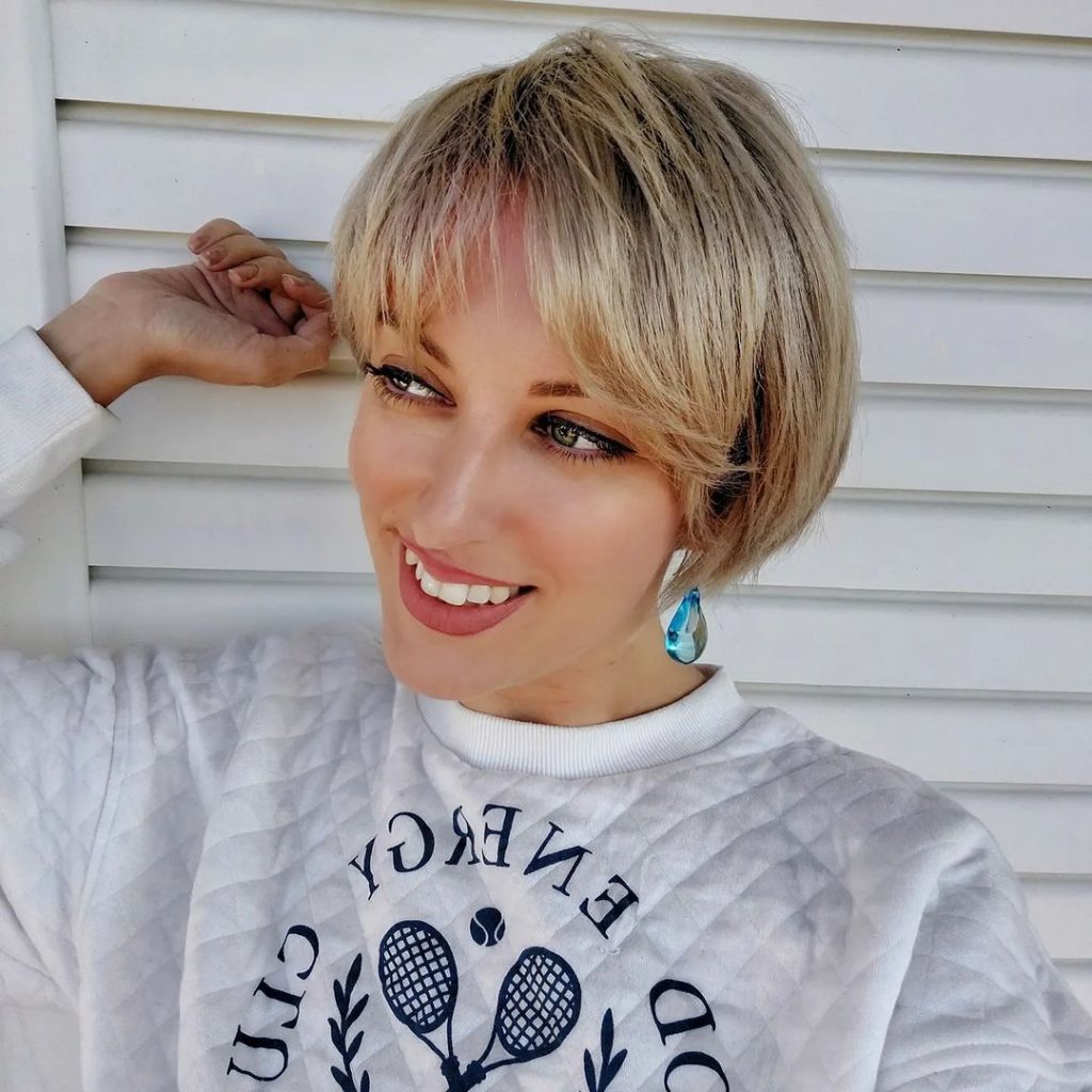 long pixie cut with bangs and blonde highlights