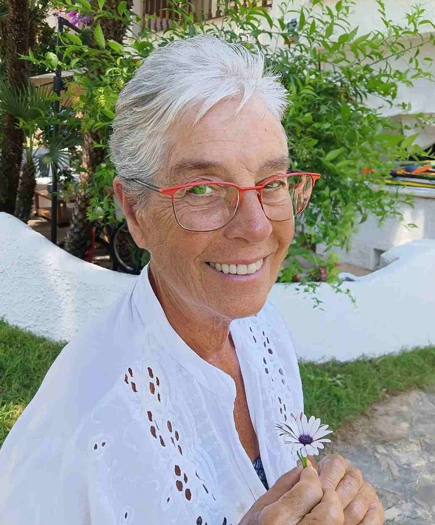 50-best-pixie-cuts-for-older-ladies-with-glasses