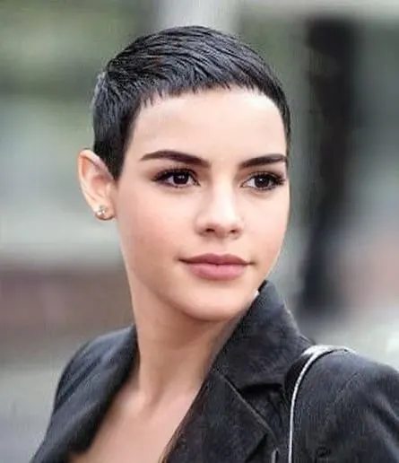 low maintenance pixie cut for thin hair and oval face