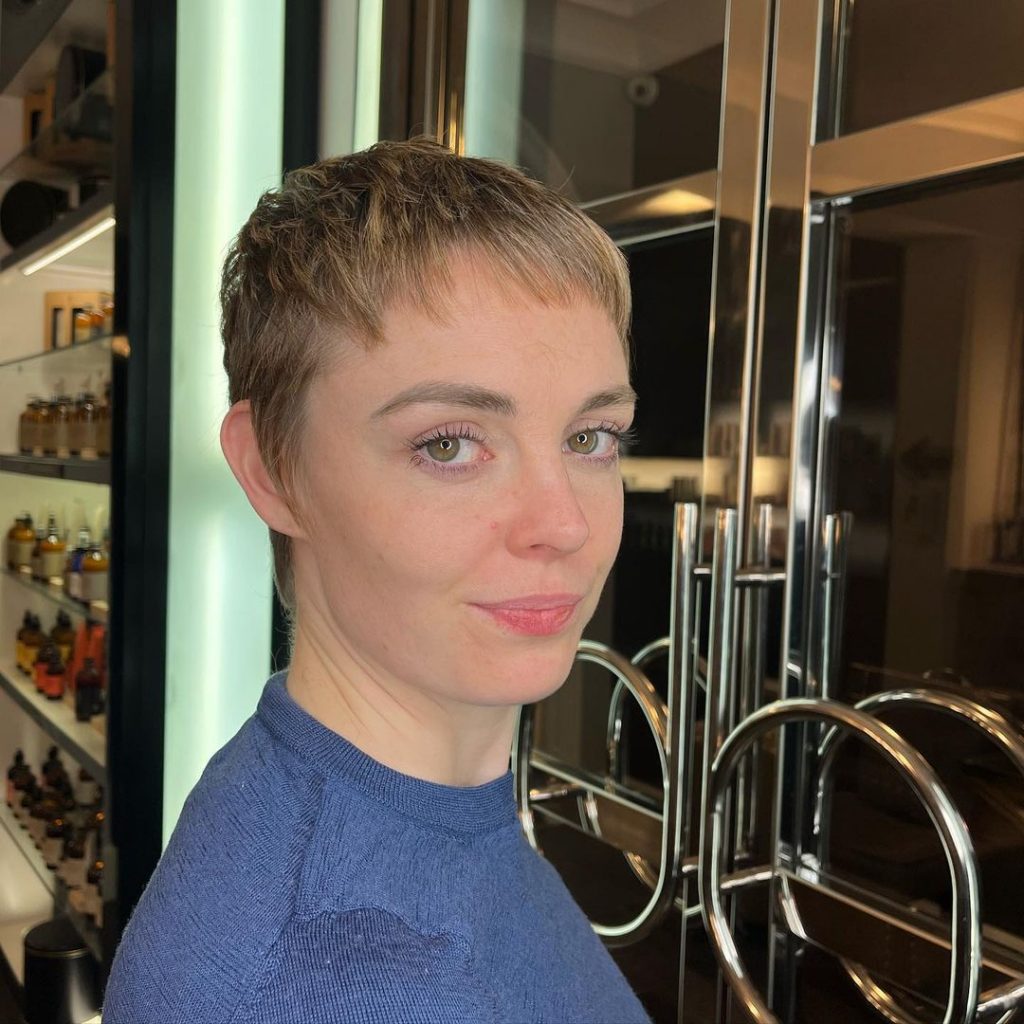 low maintenance pixie cut for thin hair with baby bangs