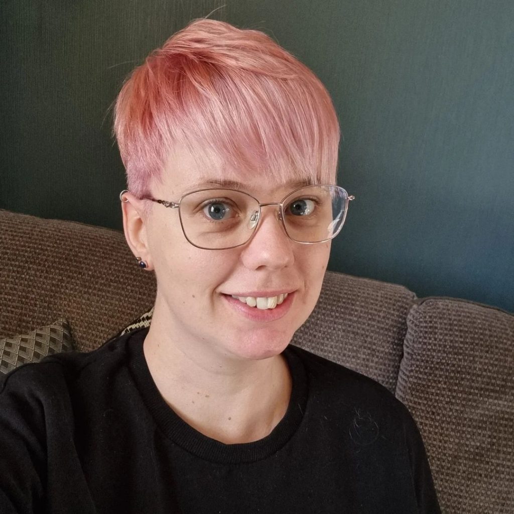 pastel pink pixie cut for fine hair