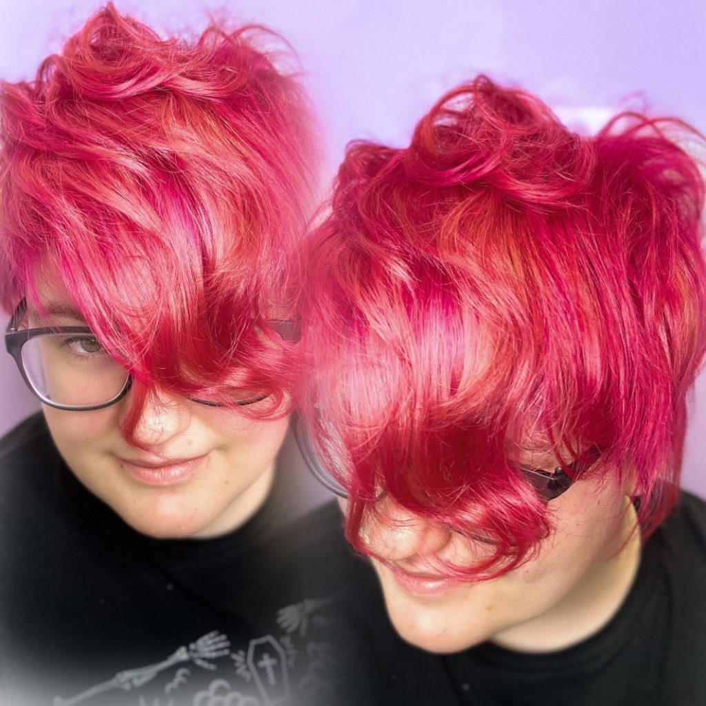 corte pixie encaracolado cor-de-rosa