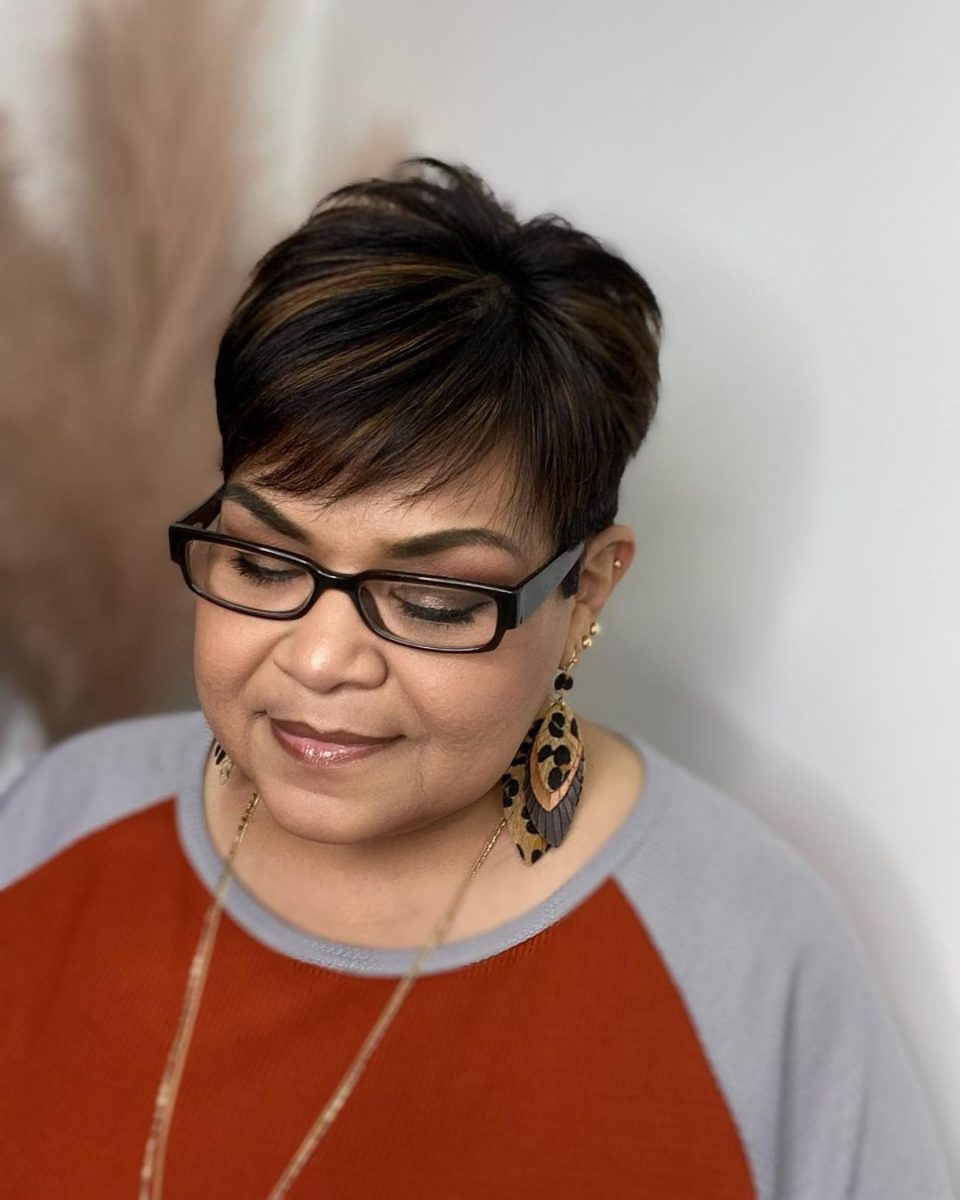 50-best-pixie-cuts-for-older-ladies-with-glasses