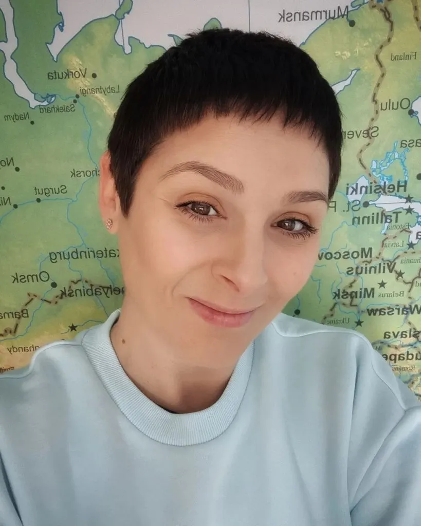 round face low maintenance pixie cut for thin hair