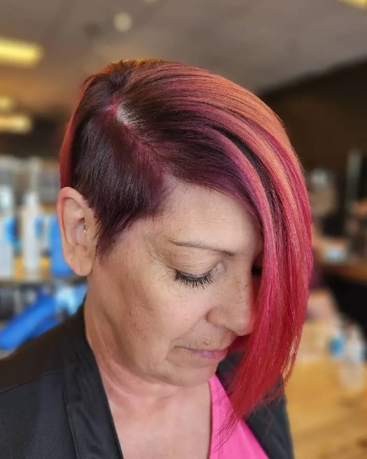 bob assimétrico com franja extra longa para mulheres mais velhas
