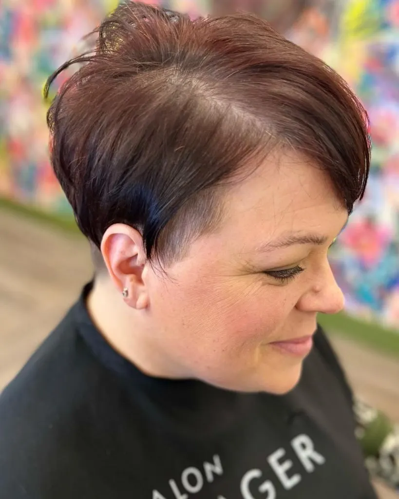 asymmetrical short hairstyle for round faces