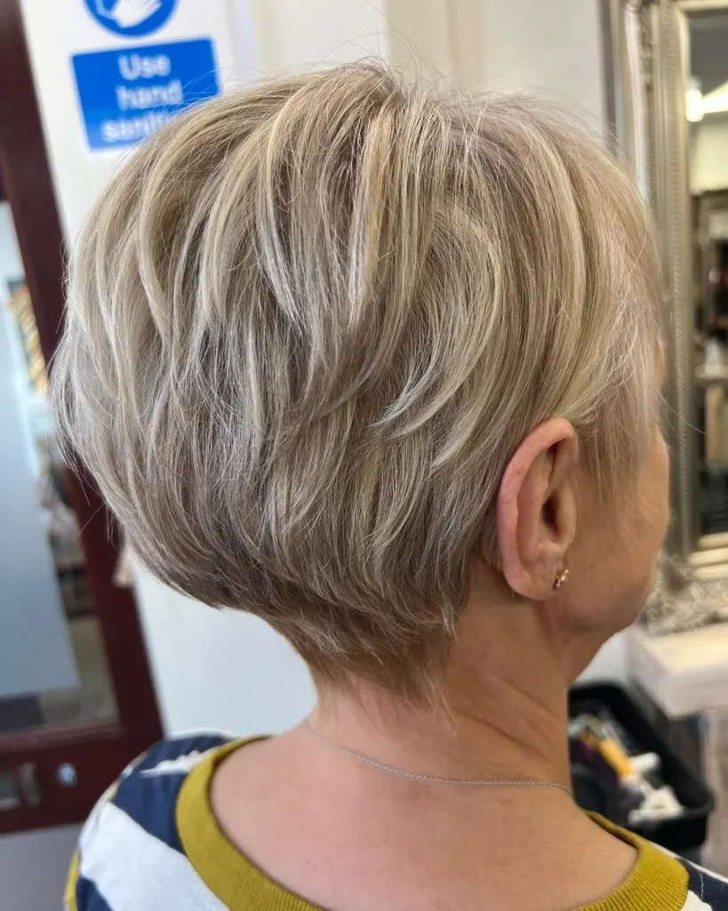 blonde highlights pixie cut for thick hair