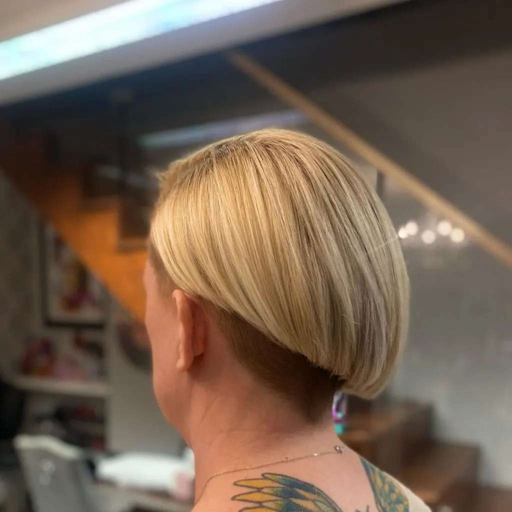 blonde short hairstyle for thick hair with undercut