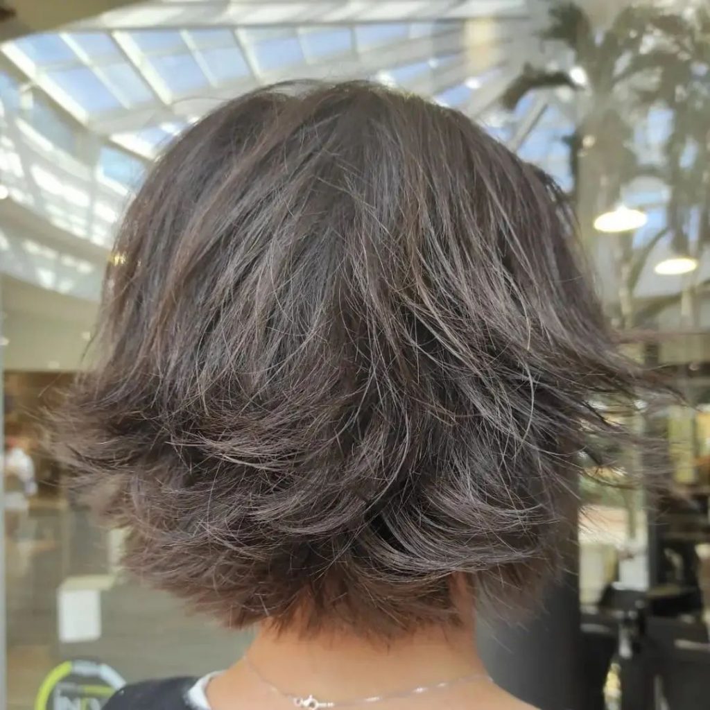 feathered short hairstyle for fine hair
