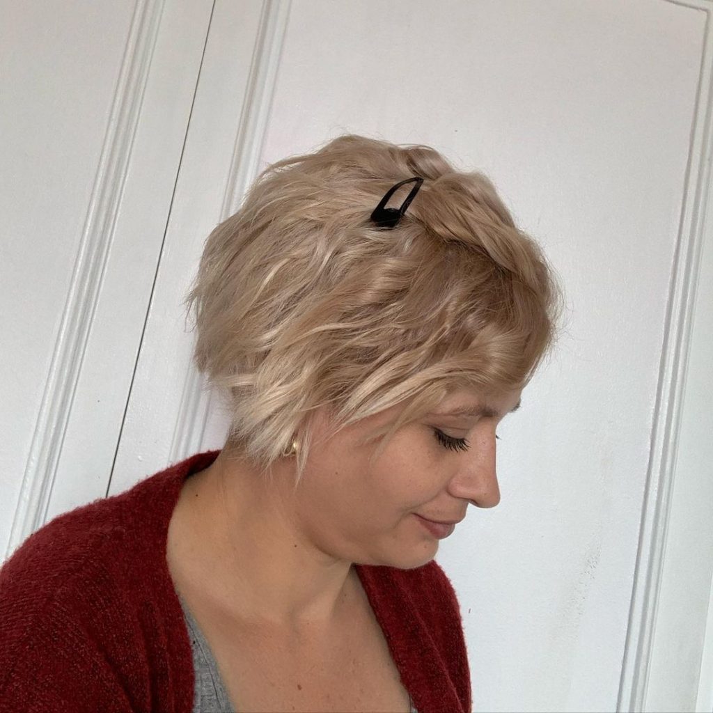 long blonde wavy pixie haircut for thick hair