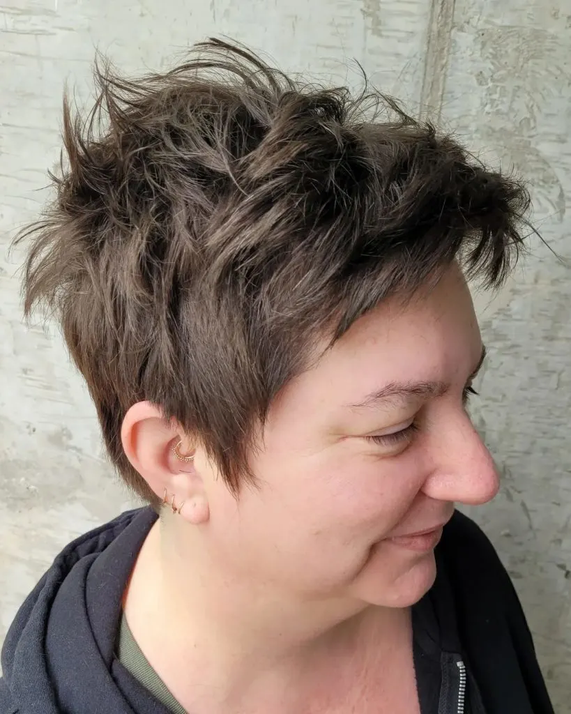 penteado curto desarrumado para cabelos finos