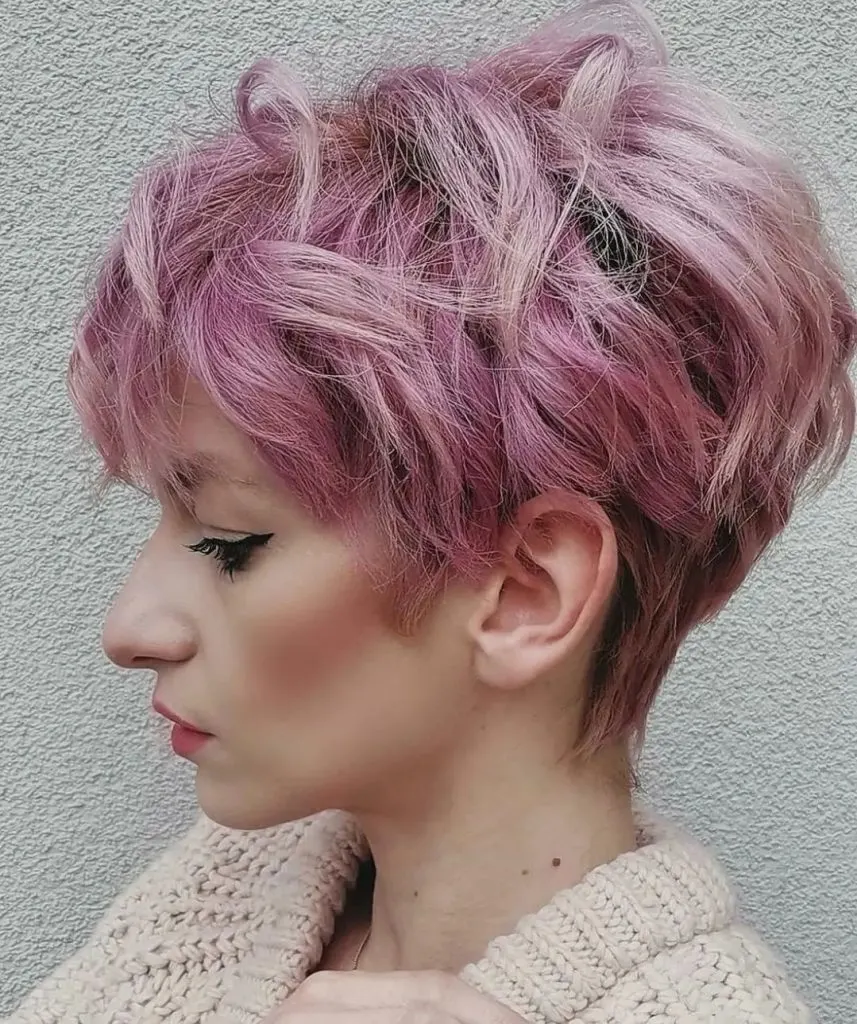 corte pixie rosa para pelo fino ondulado