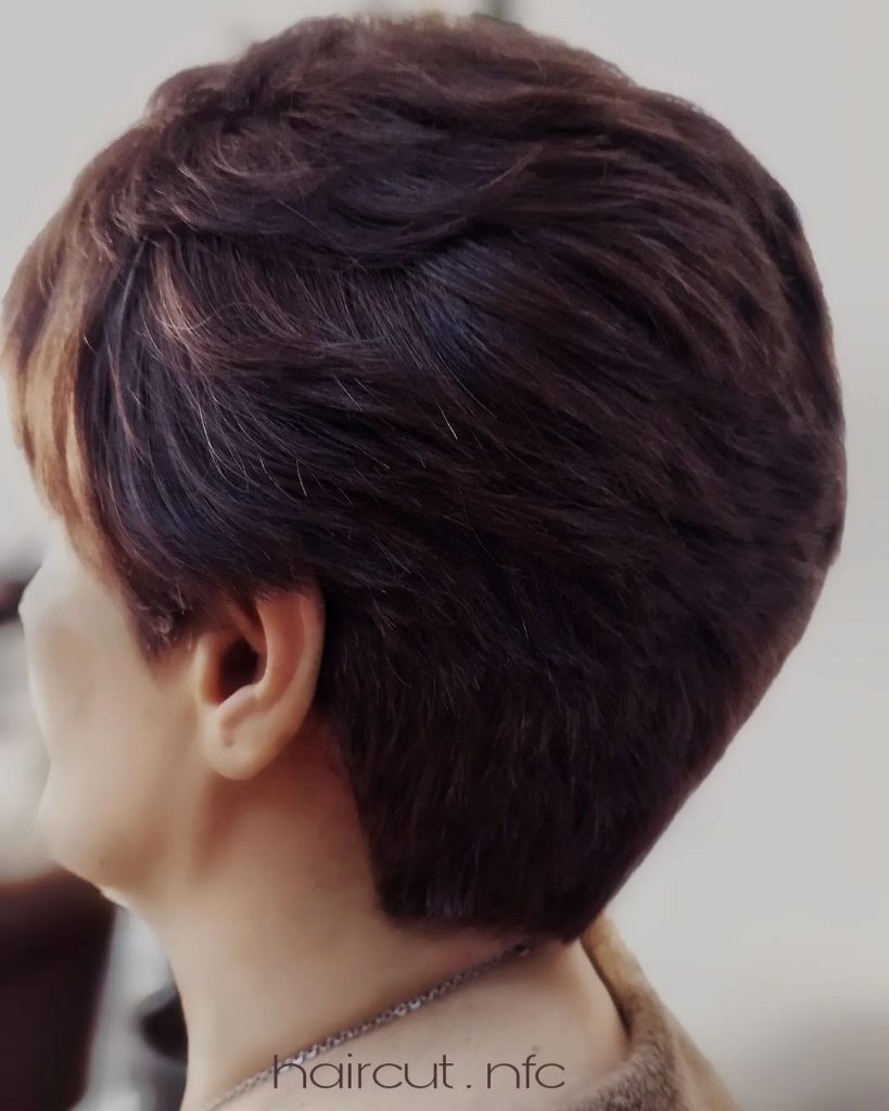 cortes de pelo pixie para mujeres de más de 50 años con pelo grueso