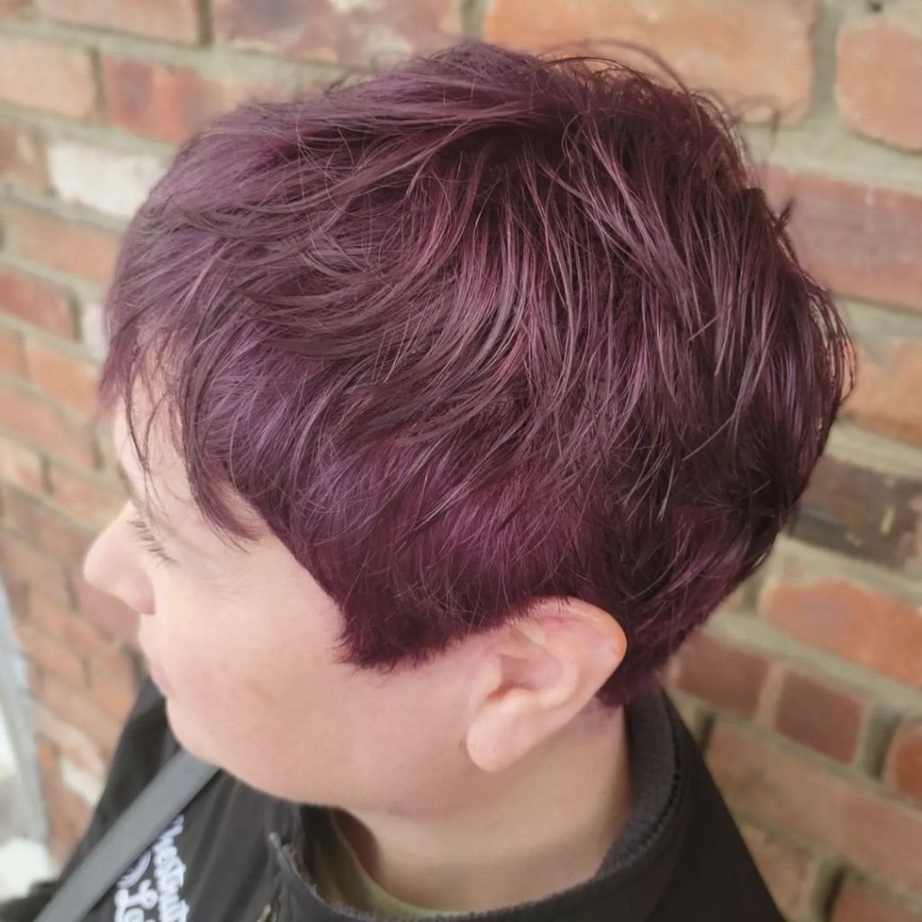 pixie cut viola prugna per capelli fini