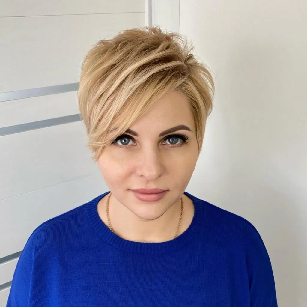 short haircut for women over 40 with round face