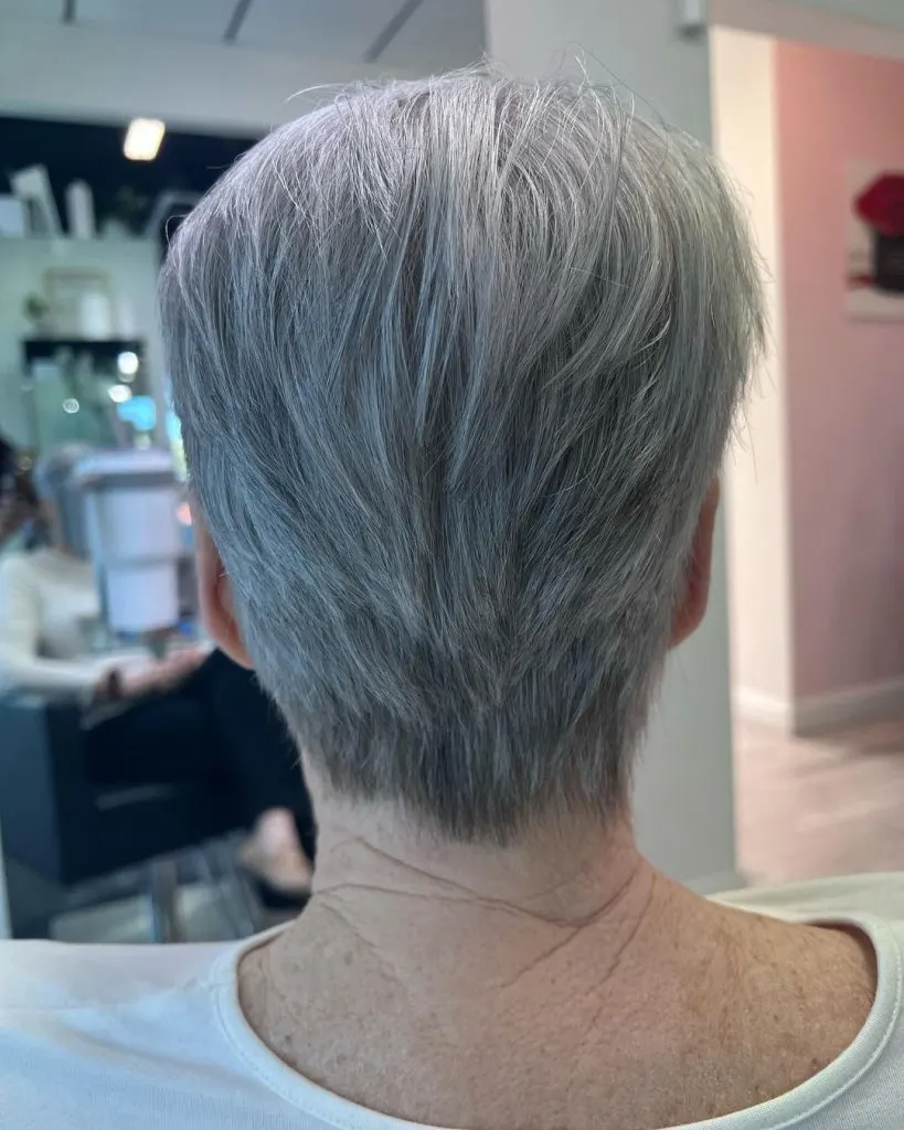 peinado corto para pelo fino de más de 60 años