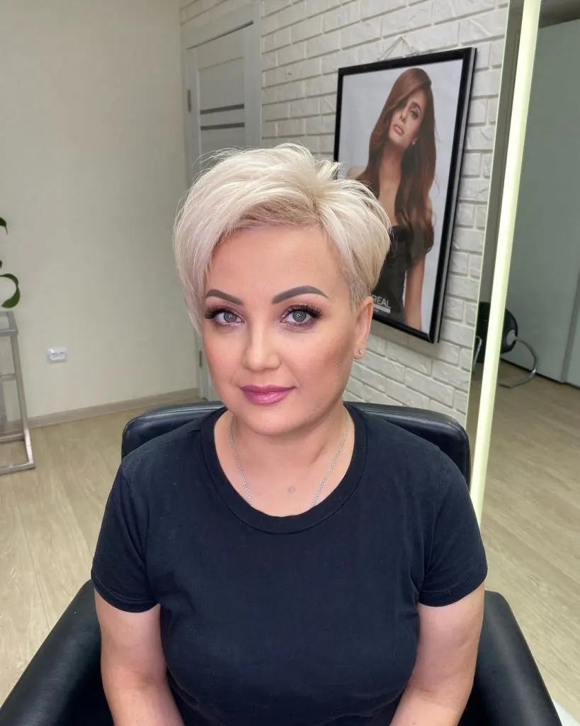 short hairstyle for round faces over 50