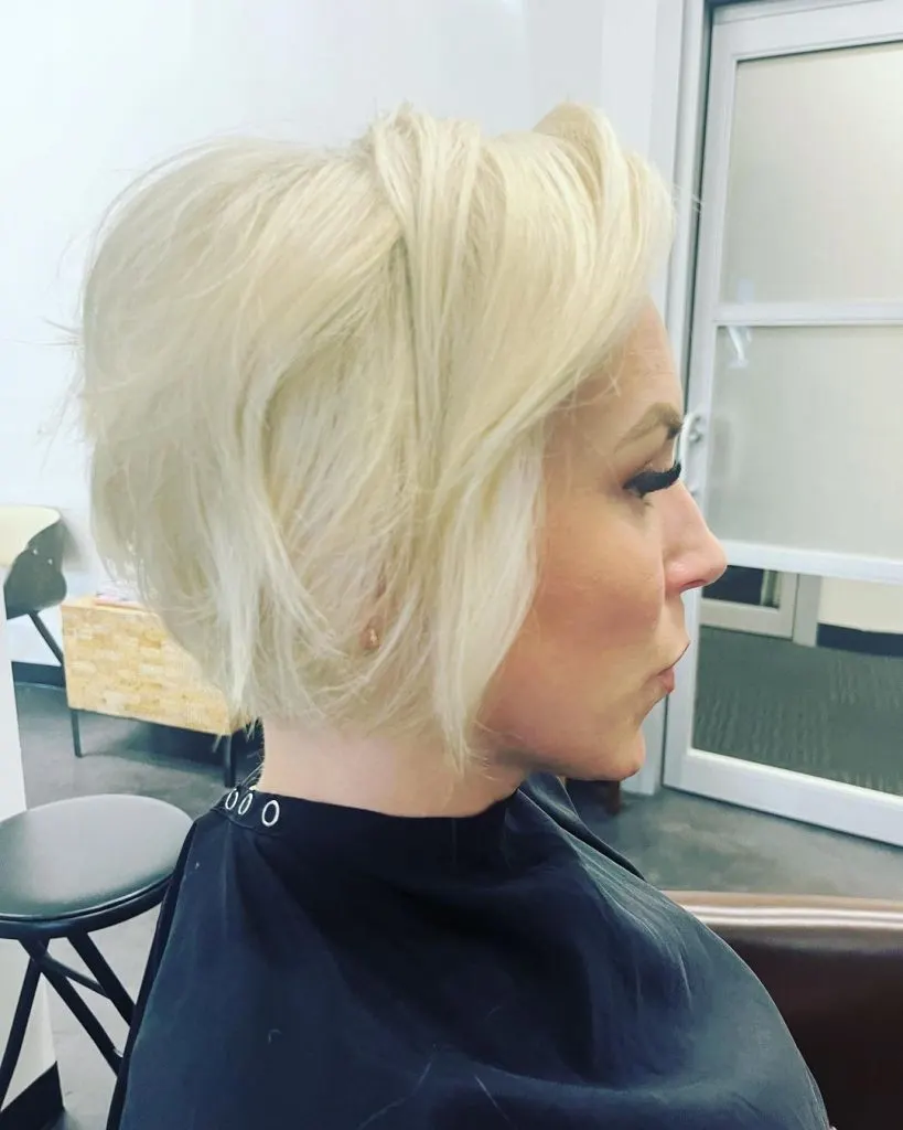 penteado curto louro platinado para cabelos finos