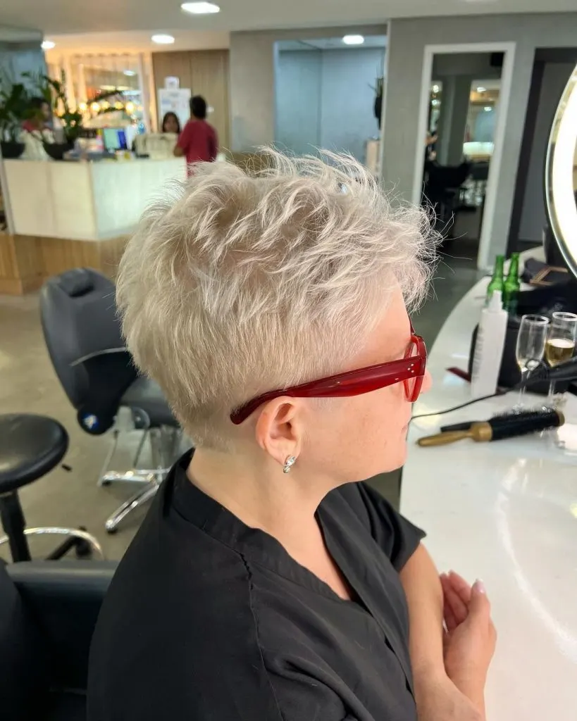 penteado curto e espetado para cabelos finos