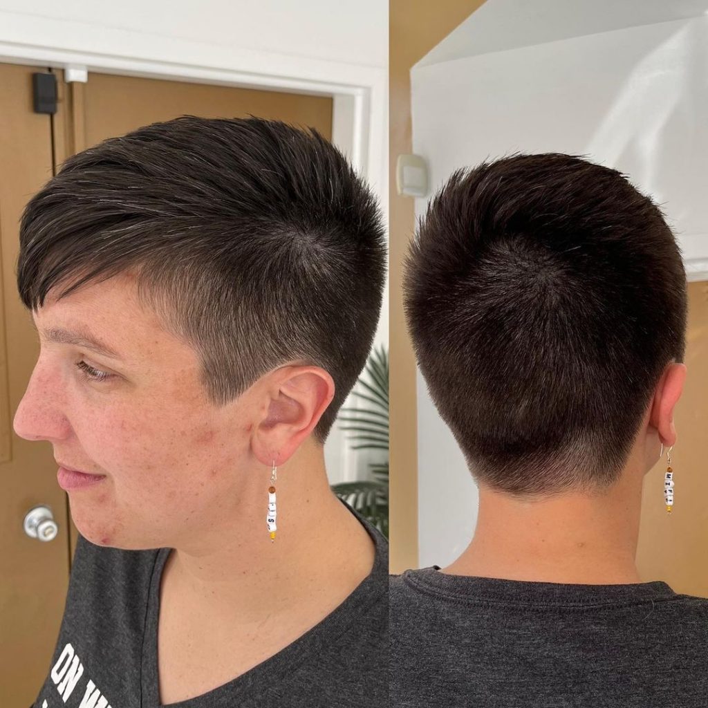 Taglio di capelli corto da maschiaccio per capelli spessi