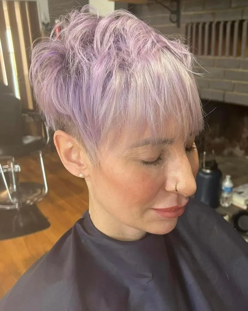 corte pixie violeta para cabelos finos