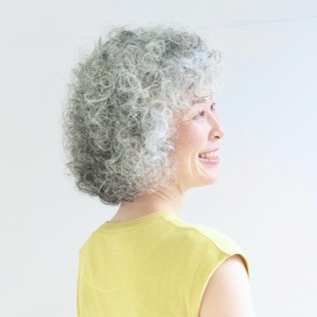 corte bob con permanente para mujeres de más de 70 años con pelo fino