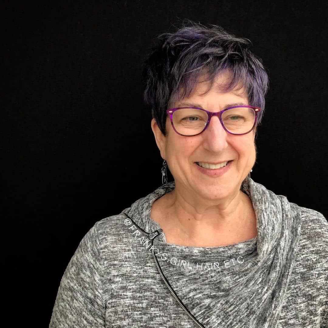 coupe de cheveux courte pour les femmes de plus de 60 ans