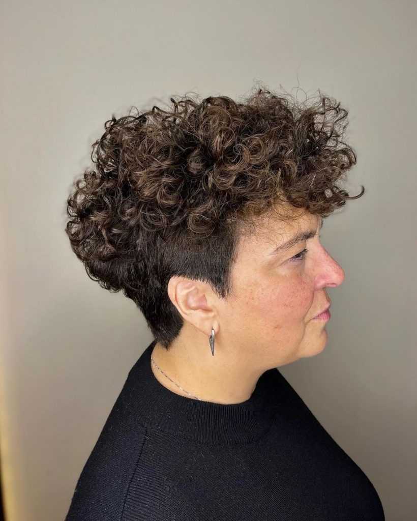 curly hawk para mulheres com mais de 50 anos