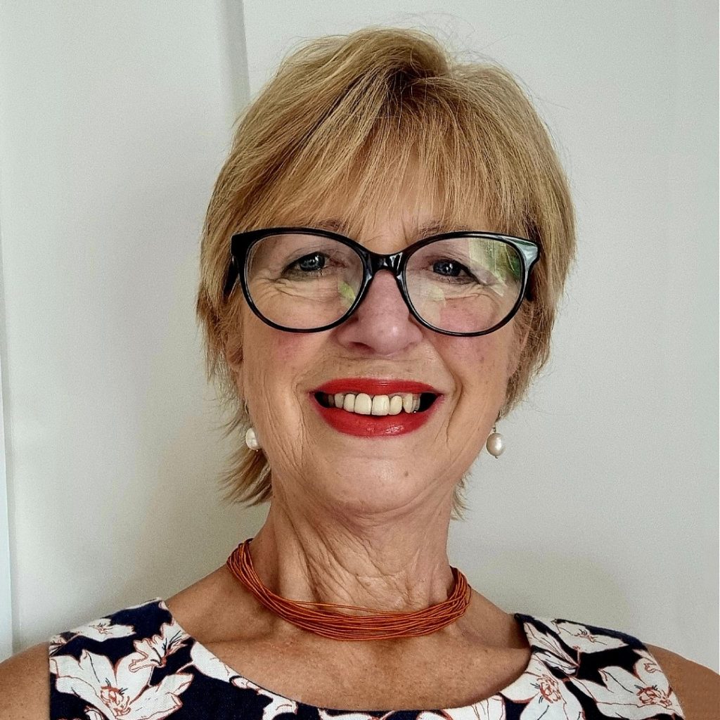 pixie cut for women over 60 with glasses