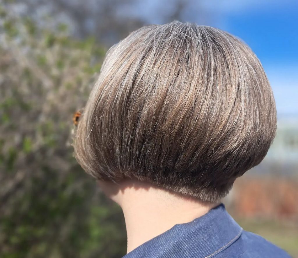 corte bob retro para mujeres de más de 70 años con pelo grueso y fino