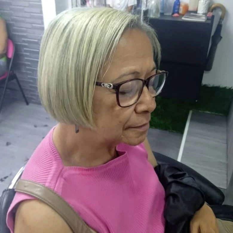bob corto para mujeres de más de 70 años con pelo fino
