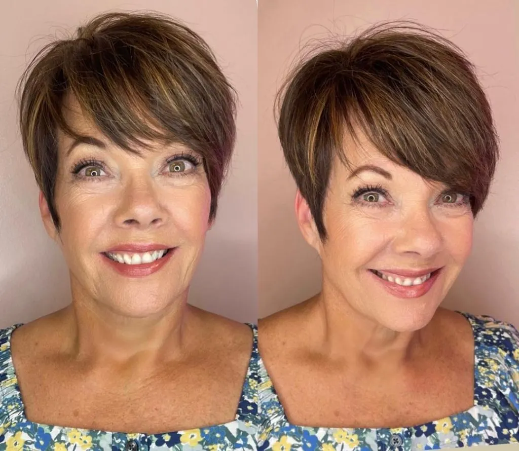 Taglio di capelli corto con riflessi naturali per donne over 50