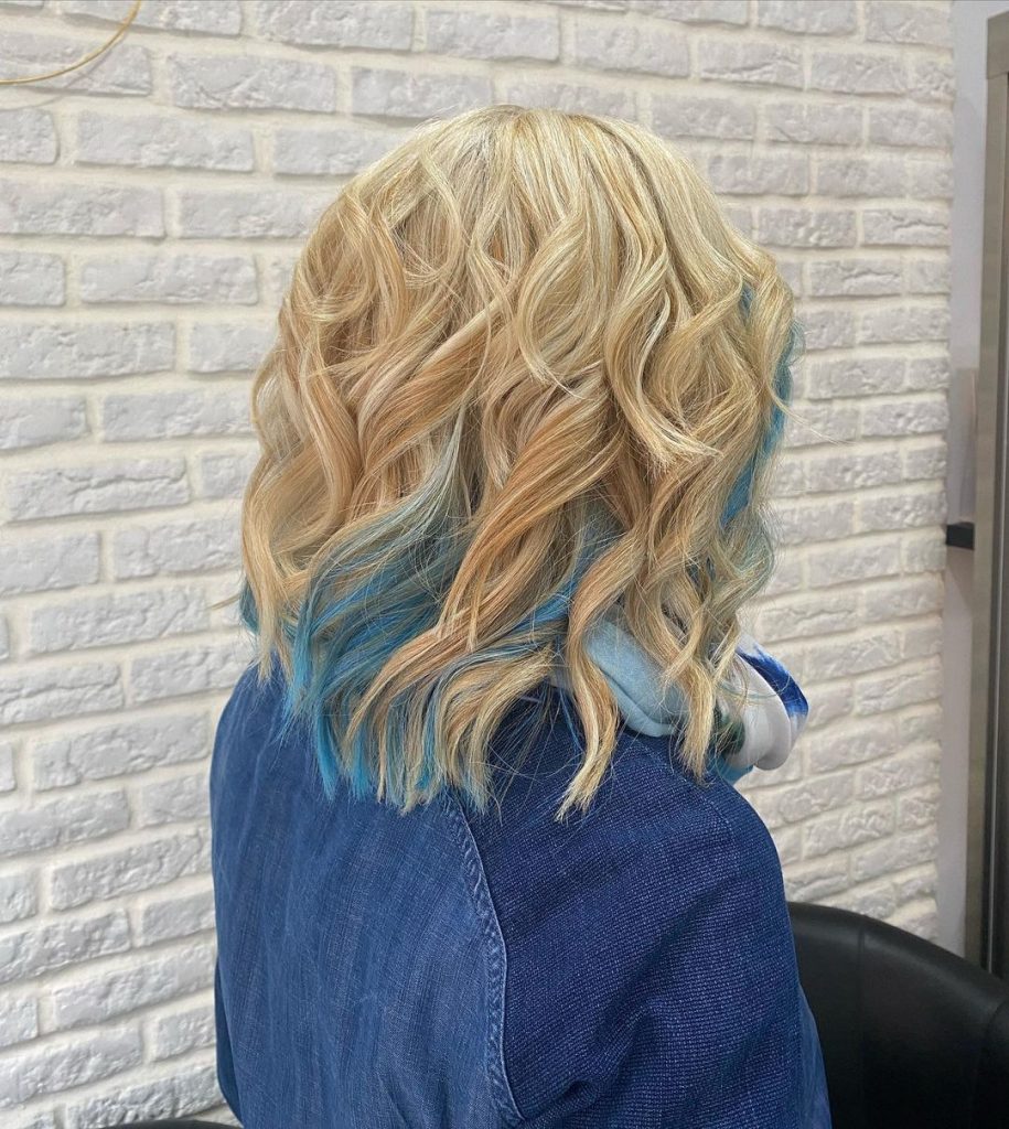 bleu sur balayage blond