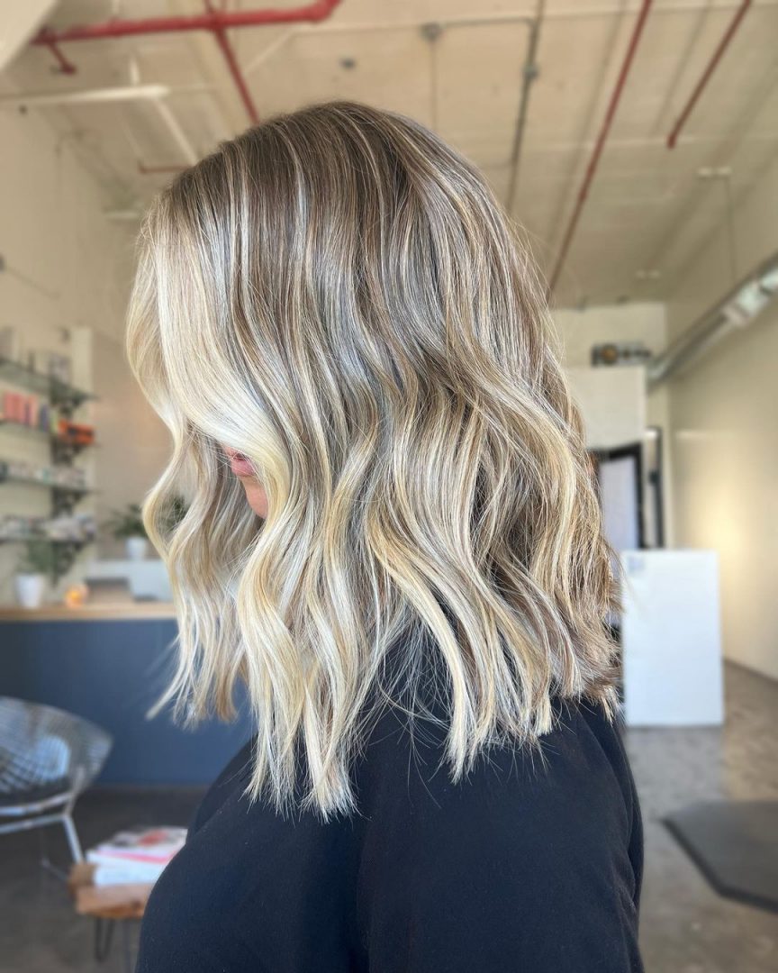 Balayage Blond Schulterlang